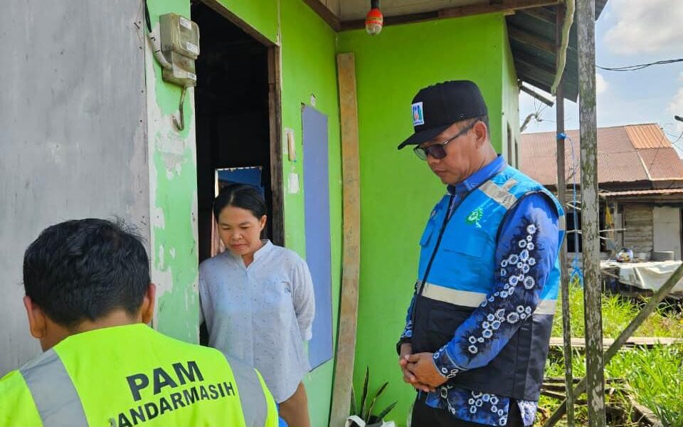 Pastikan Air Mengalir 24 Jam, Dirut PAM Bandarmasih Tinjau Langsung Pelayanan hingga Ujung Jaringan Banjarmasin Selatan
