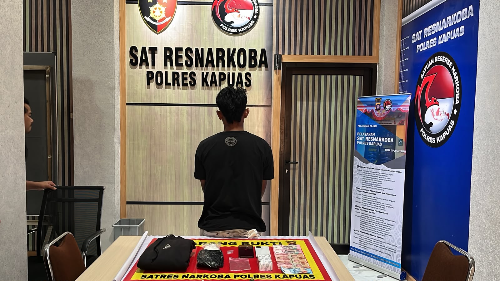 Polisi Tangkap Pengedar Narkotika di Hotel Bayu Kapuas Amankan Barbuk 98,68 Gram Sabu