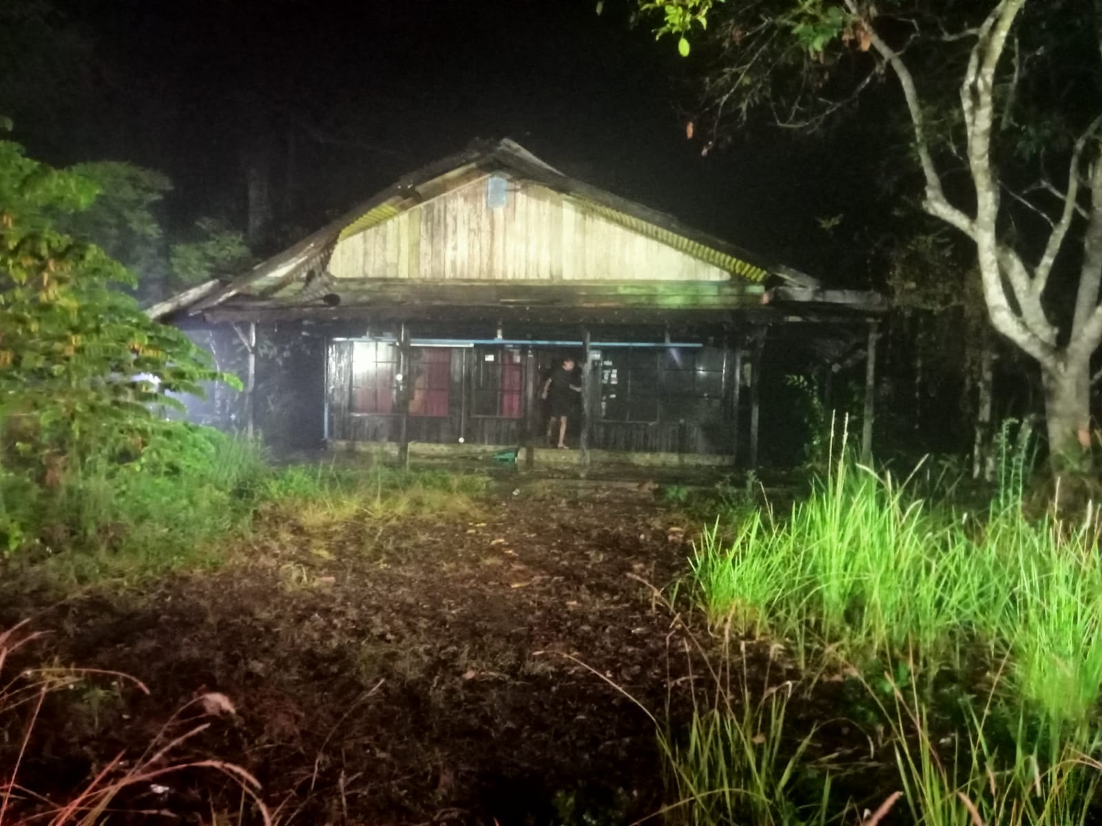 Rumah Kosong di Desa Baluti Kandangan Dilalap Si Jago Merah, Damkar HSS Bergerak ke Lokasi